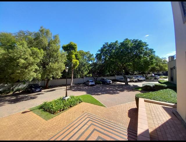 702M² OFFICE TO LET IN BRYANSTON